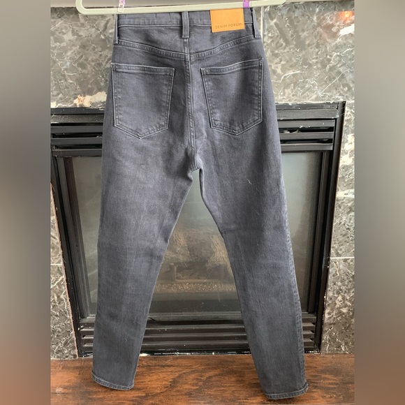 Aritzia Denim Forum “The Yoko High Rise Slim” jeans size 25 in washed black - Picture 5 of 8